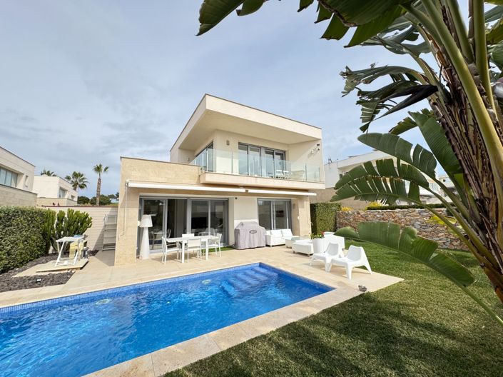 Image No.1-3 Bed Villa for sale