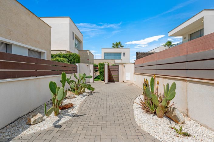 Image No.11-3 Bed Villa for sale