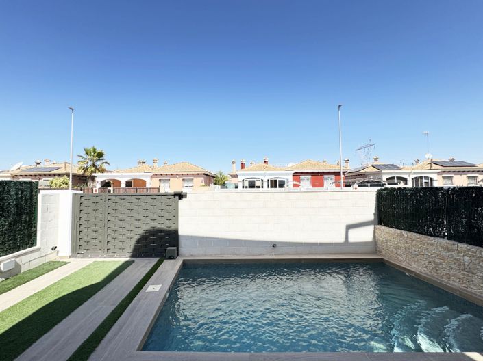 Image No.4-2 Bed Villa for sale