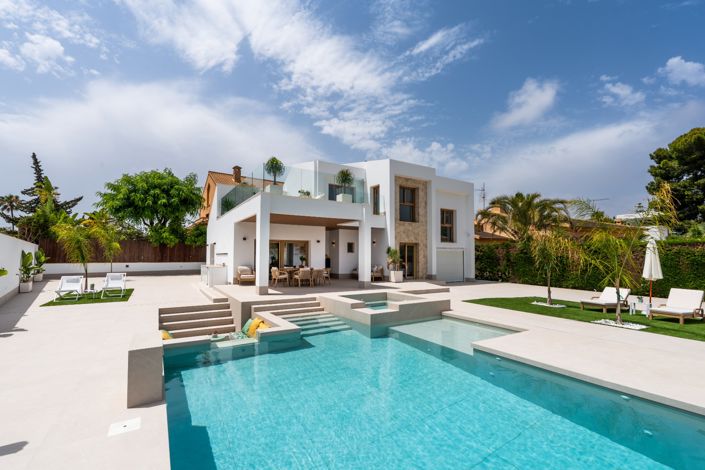Image No.1-4 Bed Villa for sale
