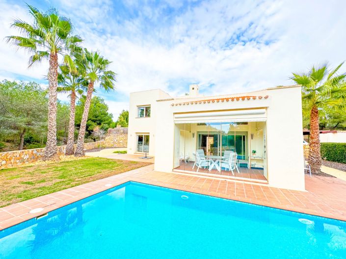 Image No.2-4 Bed Villa for sale