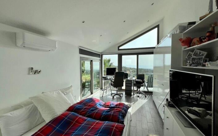 Image No.11-3 Bed Villa / Detached for sale