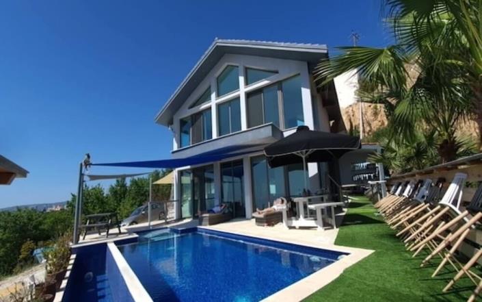 Image No.43-3 Bed Villa / Detached for sale