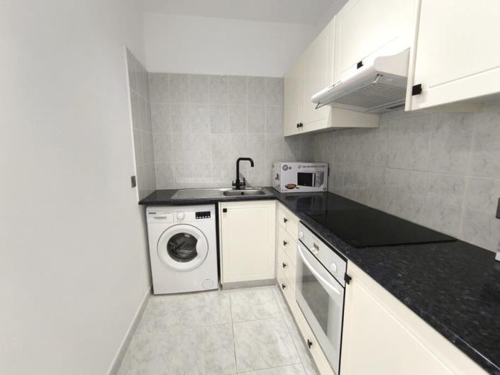 Image No.2-Appartement de 1 chambre à vendre à Universal