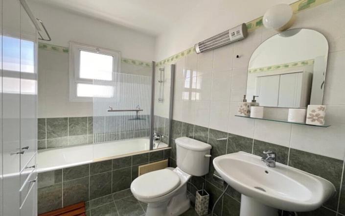 Image No.11-Appartement de 2 chambres à vendre à Chlorakas