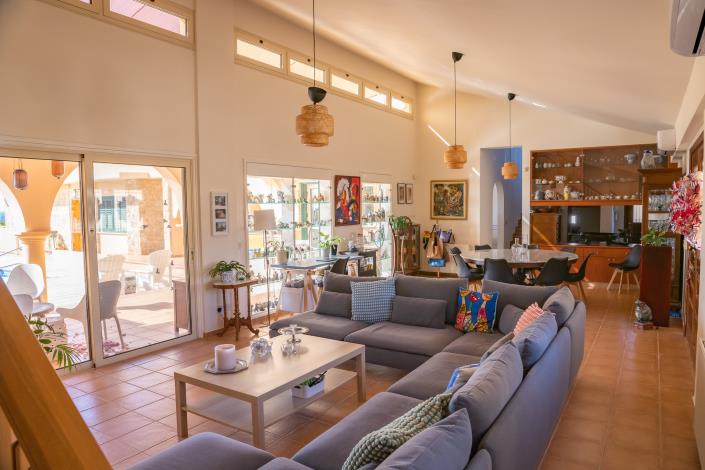 Image No.4-6 Bed Villa for sale