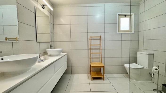 Image No.9-6 Bed Villa for sale