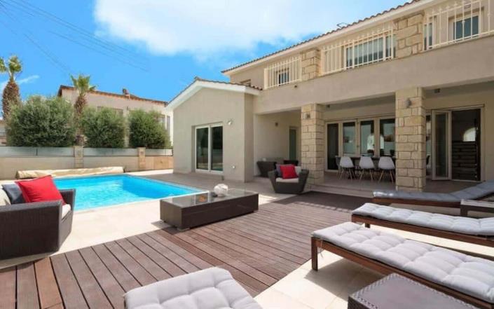 Image No.1-6 Bed Villa for sale