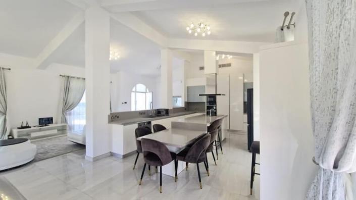 Image No.4-4 Bed Villa for sale