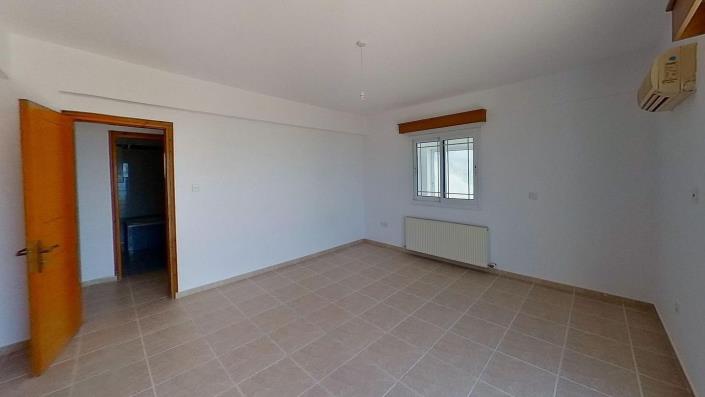 Image No.19-4 Bed House for sale