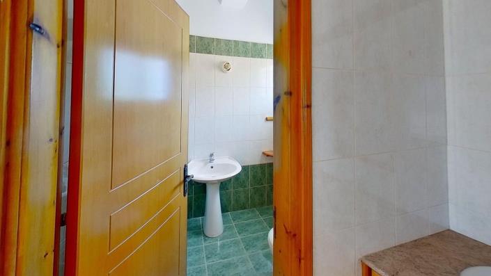 Image No.24-4 Bed House for sale