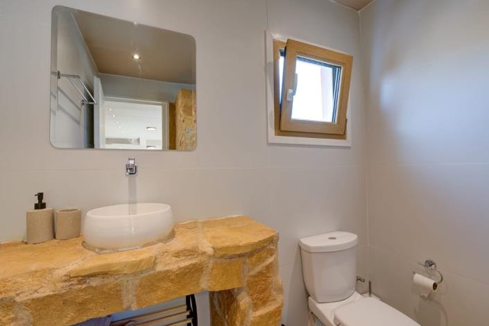 Image No.19-4 Bed Property for sale