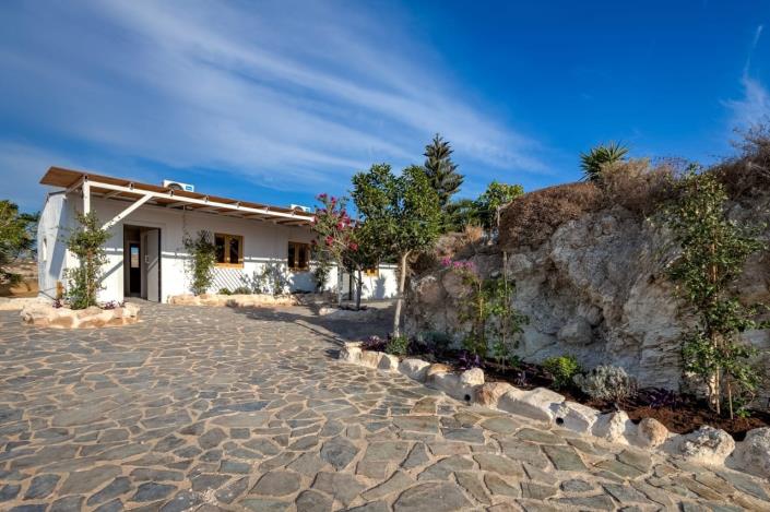 Image No.37-4 Bed Property for sale