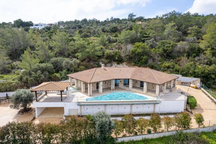Image No.1-3 Bed Villa / Detached for sale