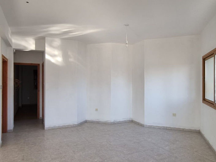 Image No.2-5 Bed House for sale