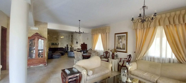 Image No.6-4 Bed House for sale