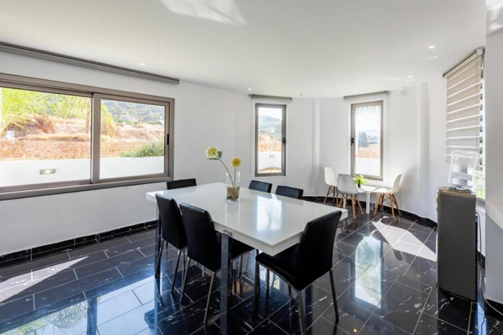 Image No.10-4 Bed Villa for sale