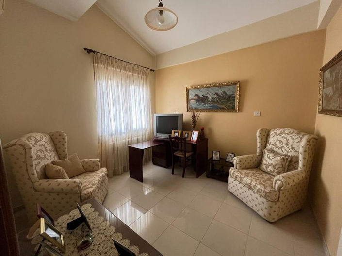 Image No.11-5 Bed House for sale