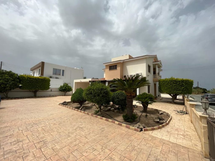 Image No.26-5 Bed House for sale