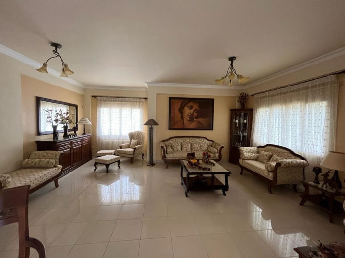 Image No.3-5 Bed House for sale