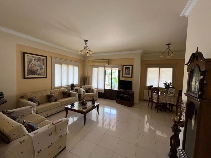 Image No.4-5 Bed House for sale