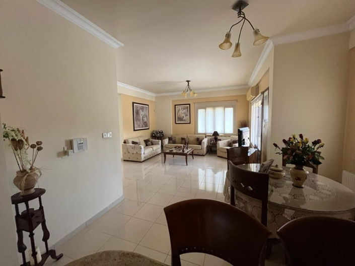 Image No.9-5 Bed House for sale