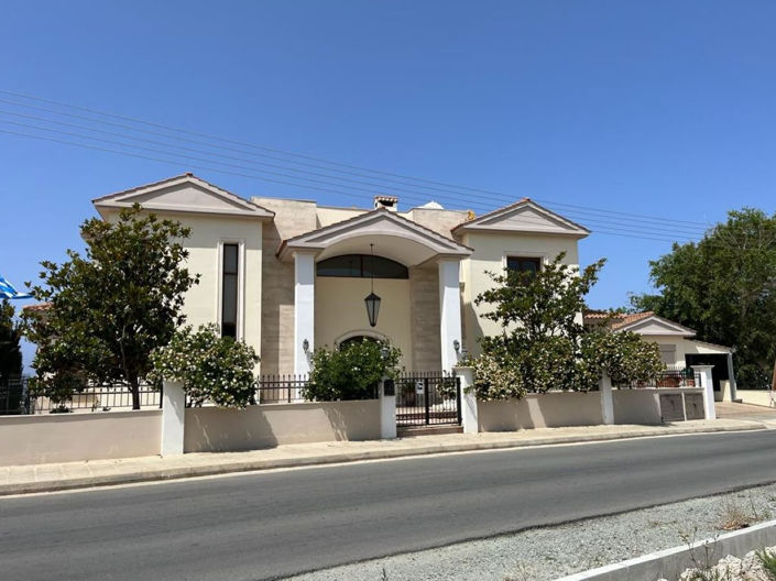 Image No.2-Villa de 7 chambres à vendre à Emba