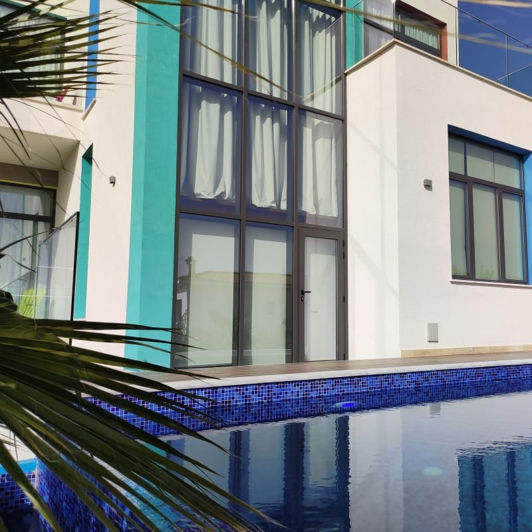 Image No.1-4 Bed Villa for sale