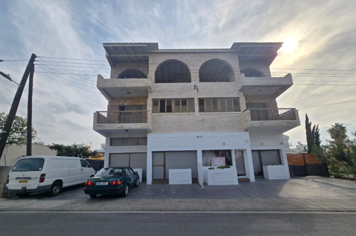 Image No.1-12 Bed Property for sale