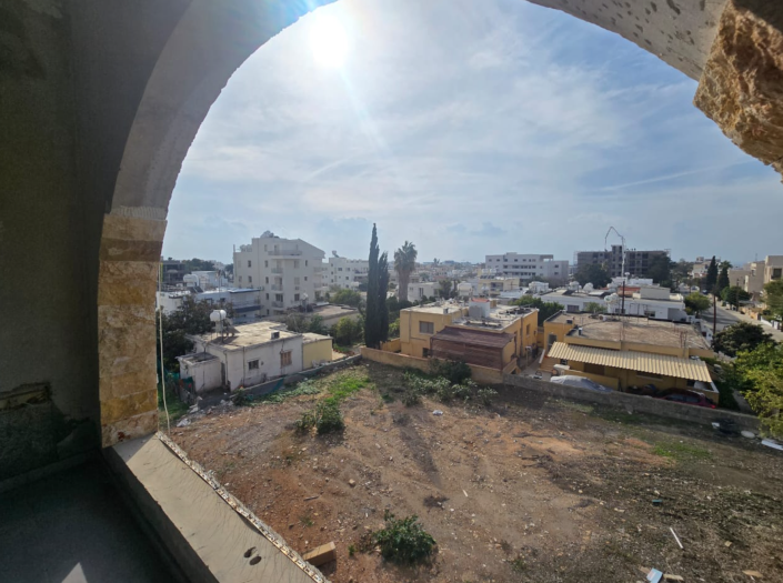 Image No.18-12 Bed Property for sale