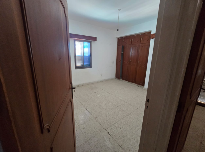 Image No.10-12 Bed Property for sale