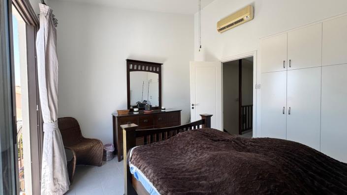 Image No.16-2 Bed Townhouse for sale