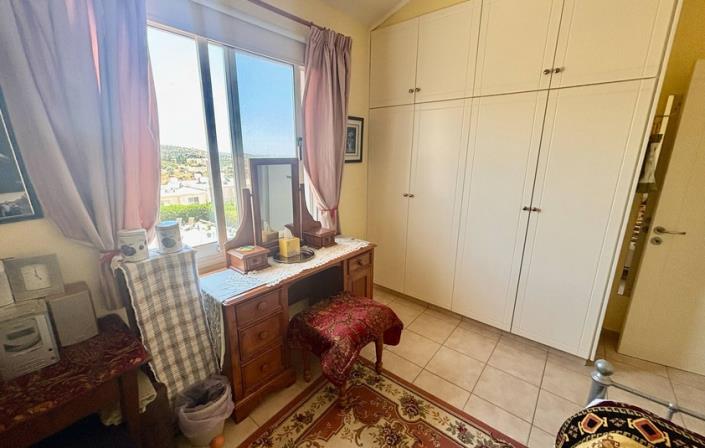 Image No.12-2 Bed Townhouse for sale