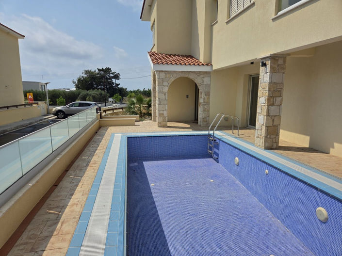 Image No.24-3 Bed Villa for sale