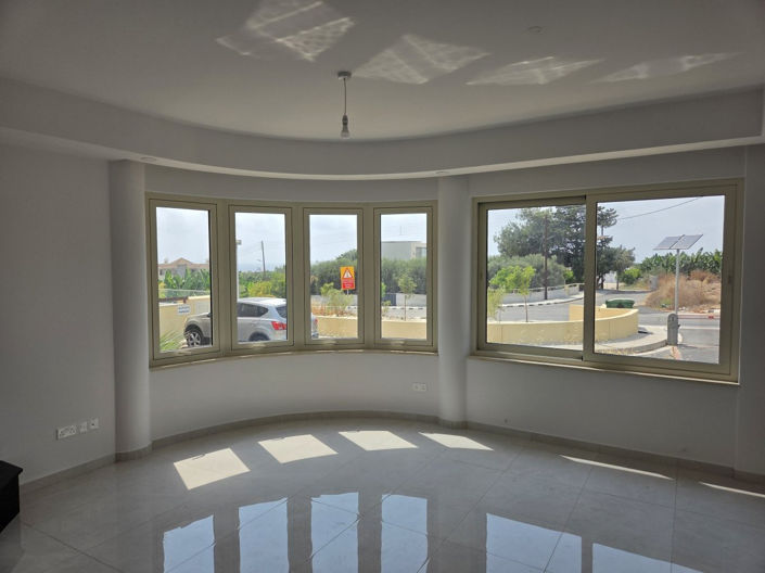 Image No.3-3 Bed Villa for sale