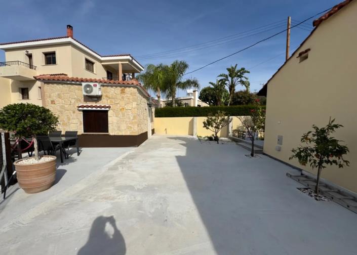 Image No.8-2 Bed House for sale