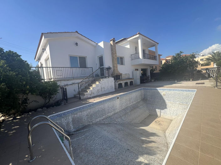 Image No.1-3 Bed Villa for sale