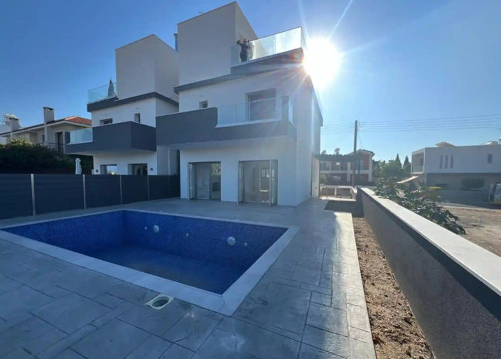 Image No.1-3 Bed Villa for sale