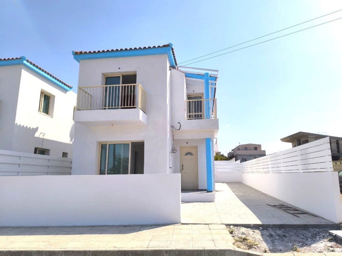 Image No.1-3 Bed Villa for sale