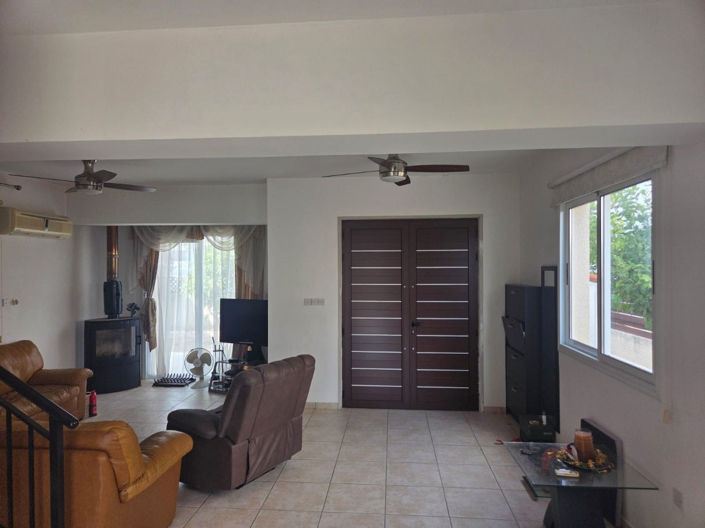 Image No.11-3 Bed House for sale