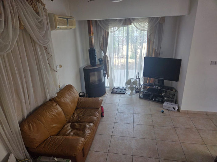 Image No.8-3 Bed House for sale