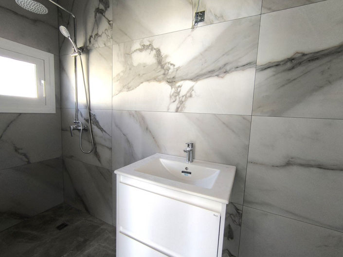 Image No.14-3 Bed Property for sale