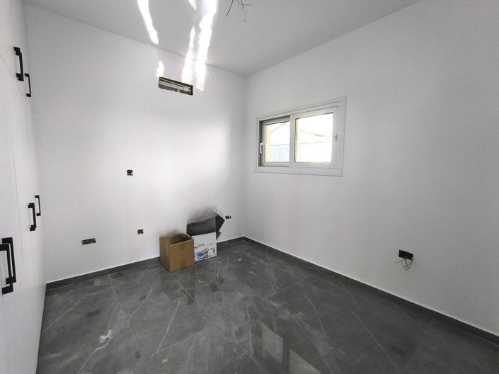 Image No.8-3 Bed Property for sale