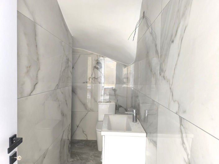 Image No.9-3 Bed Property for sale