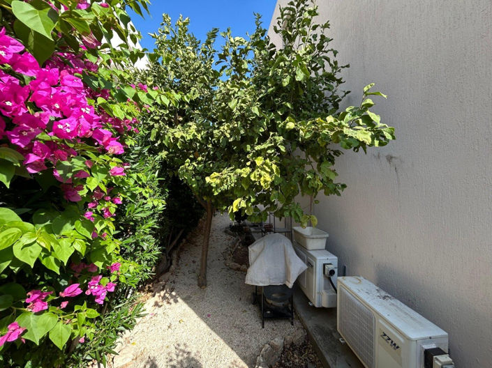 Image No.15-2 Bed Property for sale