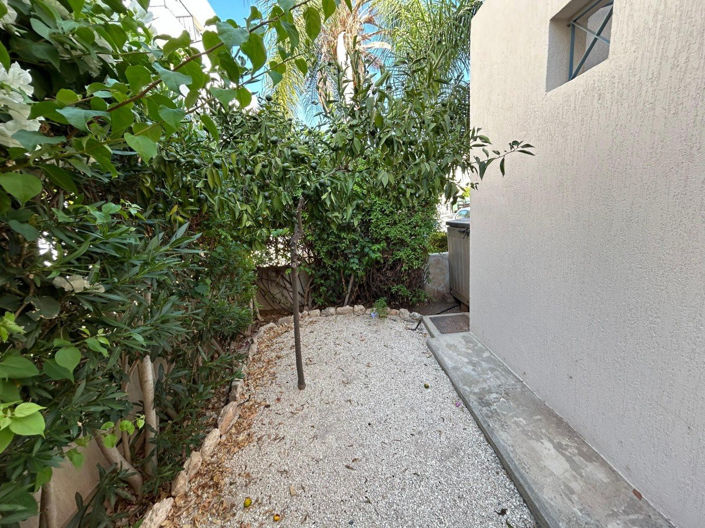 Image No.18-2 Bed Property for sale