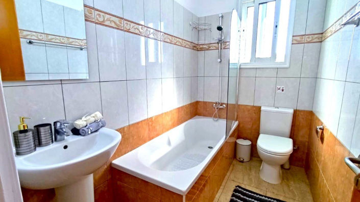 Image No.2-Appartement de 2 chambres à vendre à Geroskipou