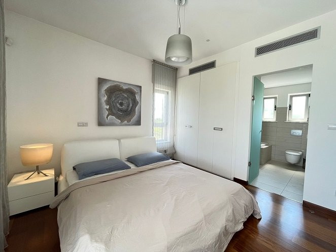 Image No.30-4 Bed Villa for sale