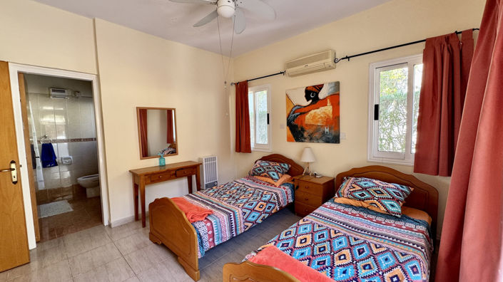 Image No.25-2 Bed Bungalow for sale