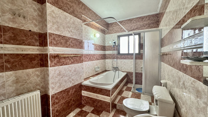 Image No.25-6 Bed House for sale